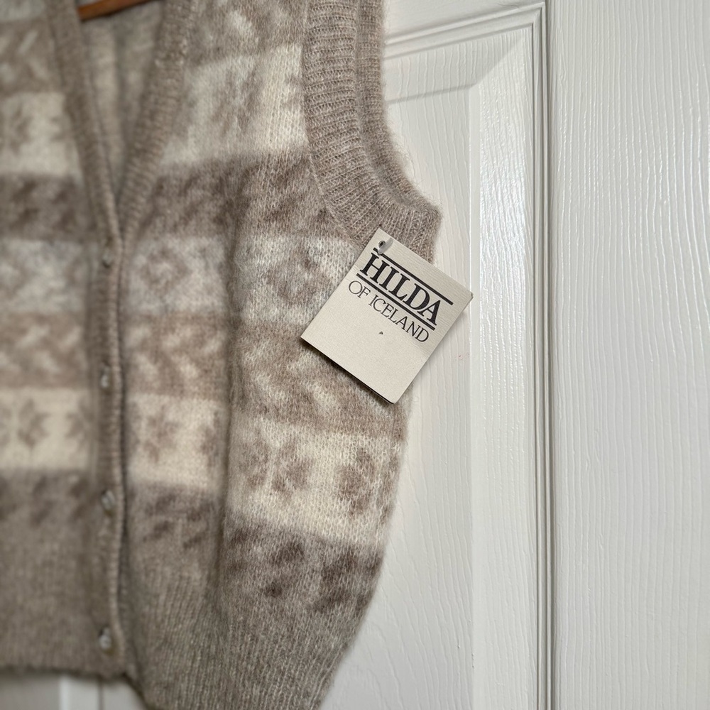 Vintage Hilda 100% Pure Wool Icelandic Button Front Sweater Vest Ladies Size XS - Picture 3 of 12